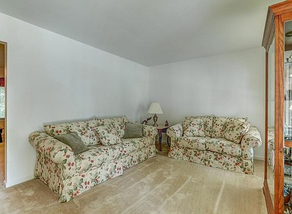 5th image of 1800 Milhaven Dr