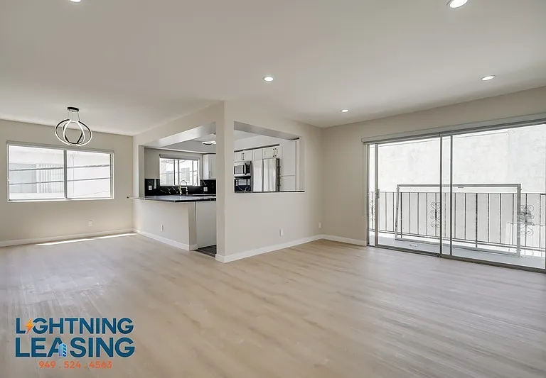 1035 N Hayworth Ave #100 — Photo 2