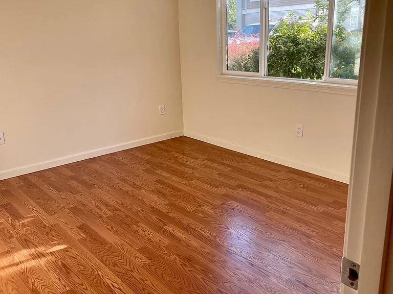 425 S 46th Pl #D — Photo 5