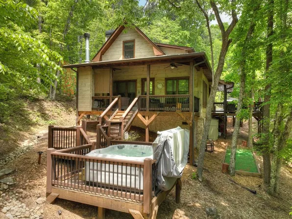 127 Jason Martin Cir, Blue Ridge, GA 30513