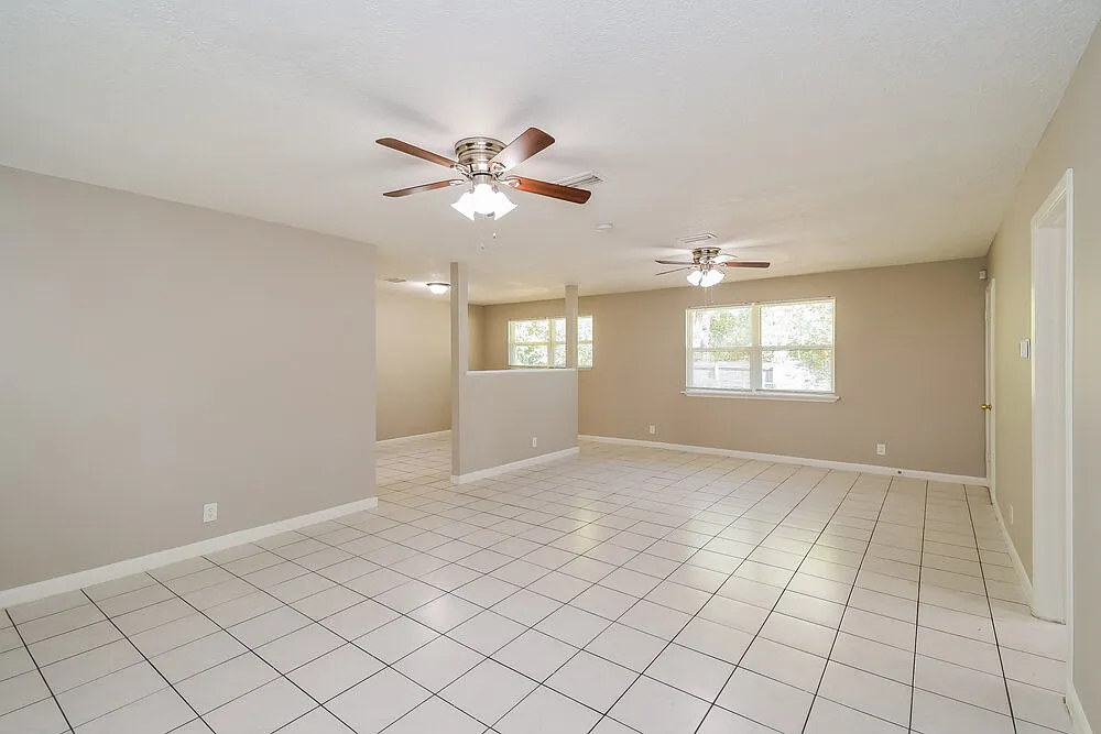 4 bed, 2.0 bath, 1374 sqft, $1,880 — Photo 4