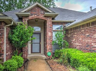 1104 S 35th St, Broken Arrow, OK 74014