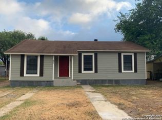 604 Davis Ave, Devine, TX 78016