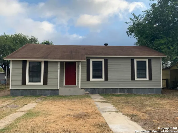 604 DAVIS AVE, Devine, TX 78016