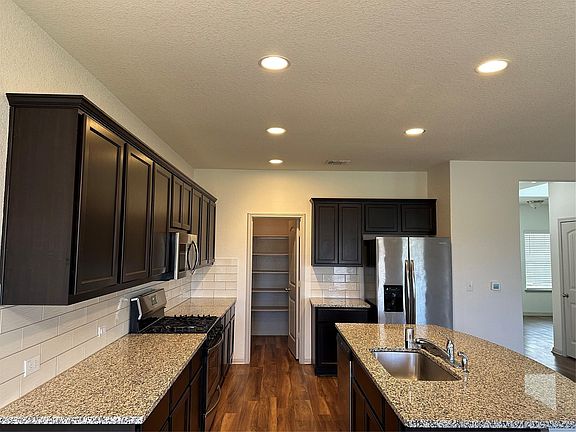 2nd image of 1440 Fairhaven Gtwy