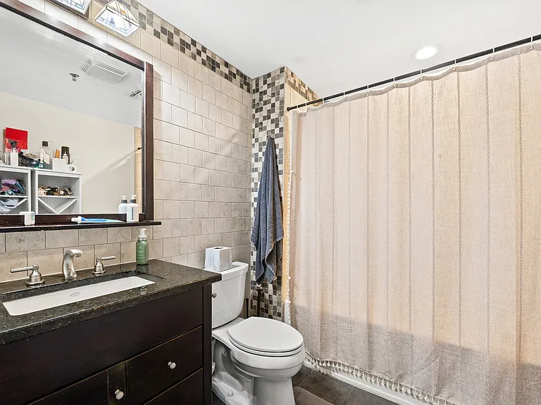404 Monroe St #5 — Photo 18