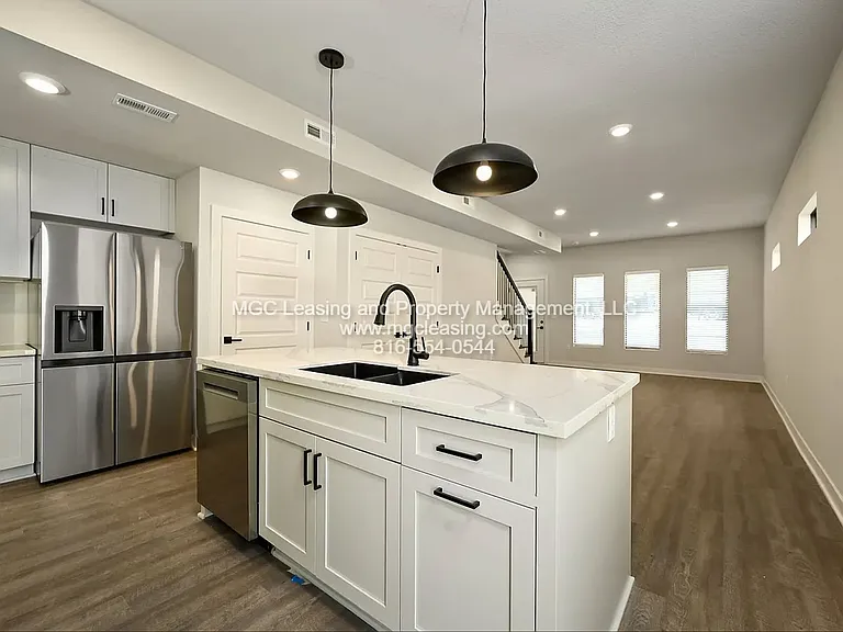 238-244 Persimmon Rd — Photo 9
