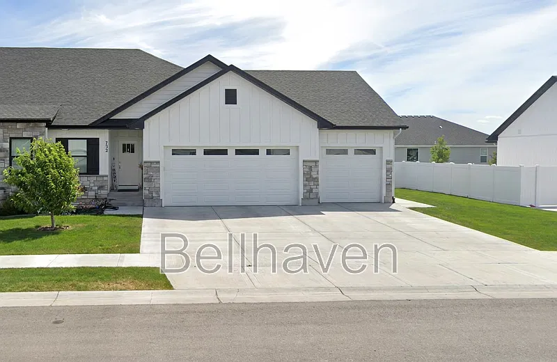 4 bed, 3.0 bath, 3160 sqft, $2,350 — Photo 1