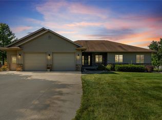 23005 Antler Trl, Anamosa, IA 52205