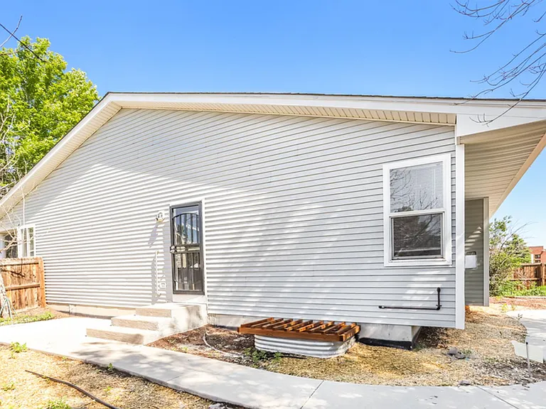 19558 E 18th Ave — Photo 16