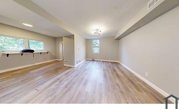 5th image of 132 Goodall St