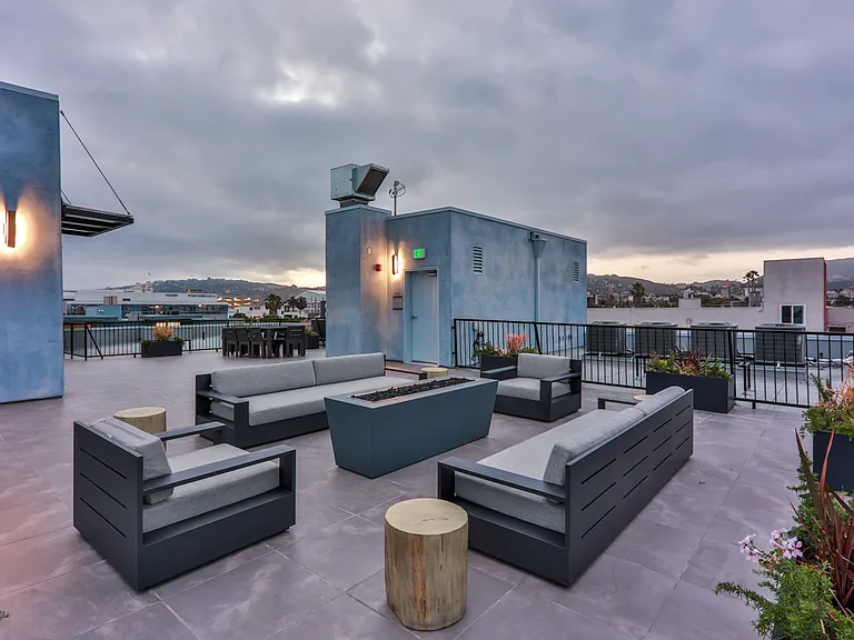 900 N Wilcox Ave #105 — Photo 68