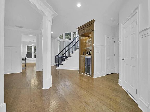 5th image of 2027 Ivy Ridge Rd SE