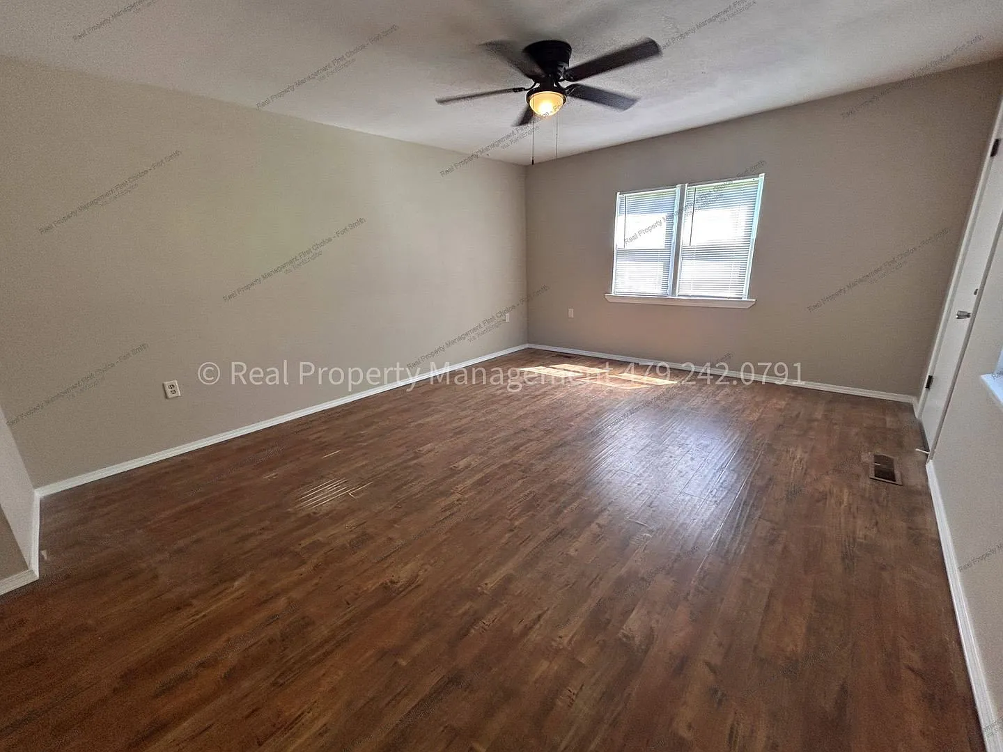 2 bed, 1.0 bath, 1198 sqft, $900 — Photo 3
