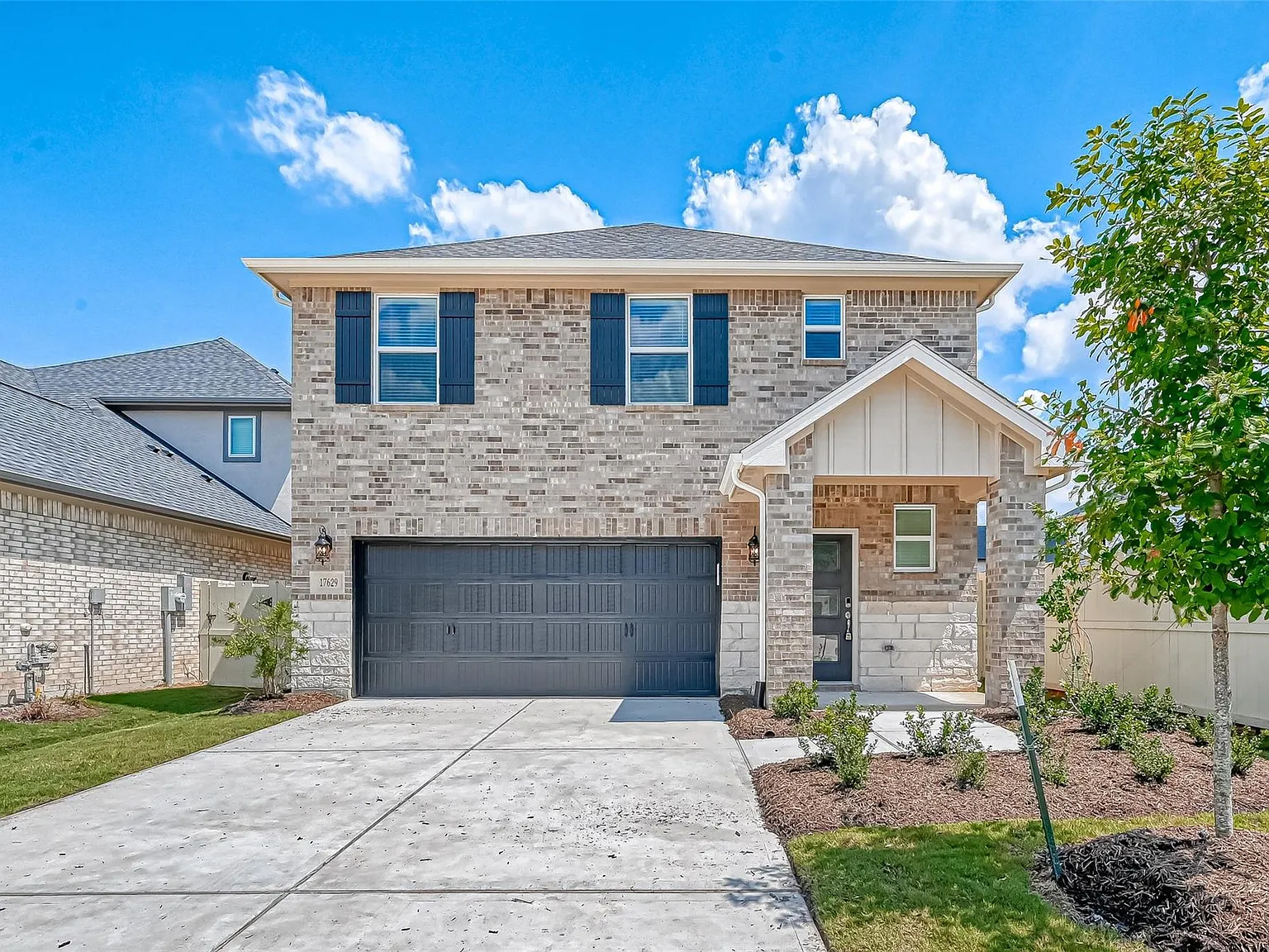 4 bed, 2.5 bath, 2024 sqft, $2,500 — Photo 1