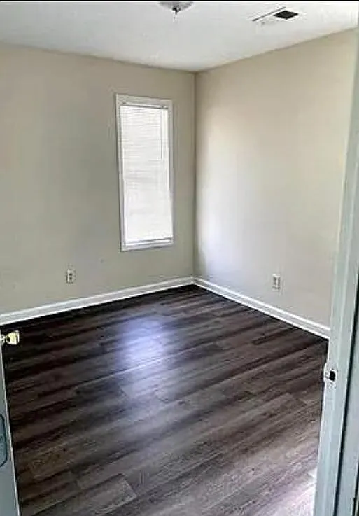 3 bed, 800 sqft, $800 — Photo 4