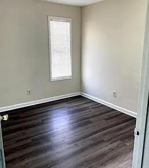 324 Gannt St #B — Photo 5