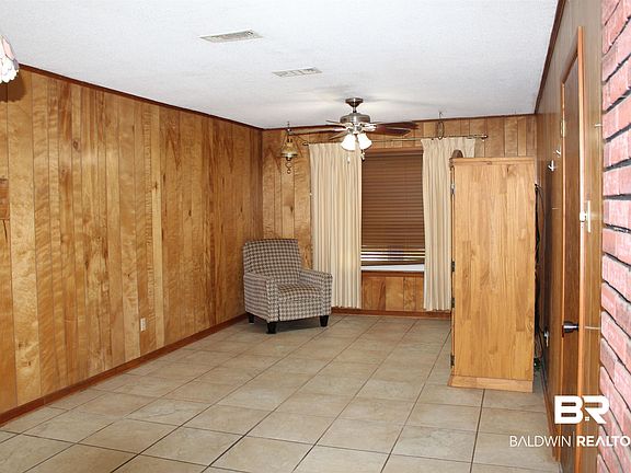 5th image of 23050 McPhillips Rd