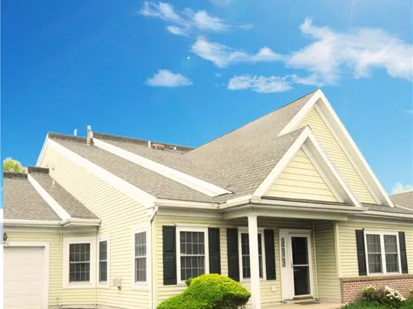 2430 Steeplechase Dr, Macungie, PA 18062