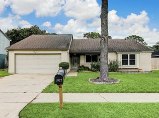 2427 Parkview Dr, Pearland, TX 77581