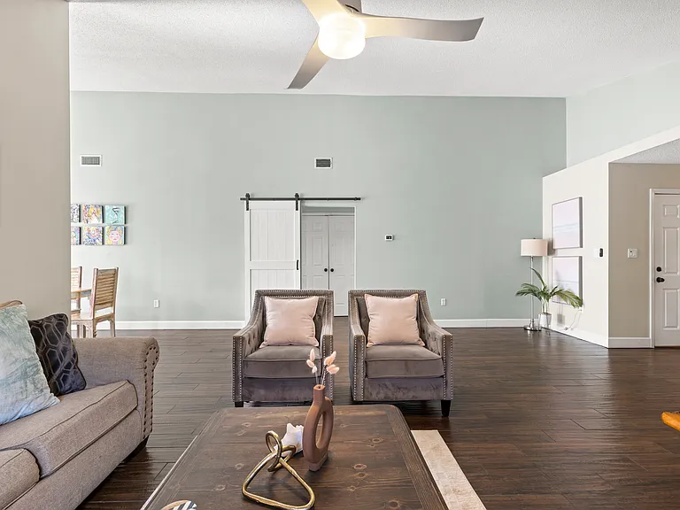 4684 Windstarr Dr — Photo 4