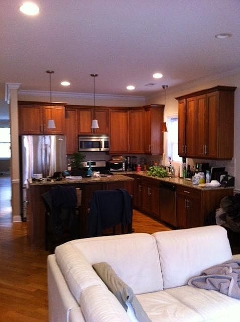 1st image of 3231 N Kenmore Ave #1T