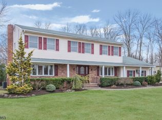 28 Charlemagne Pl, Pine Brook, NJ 07058