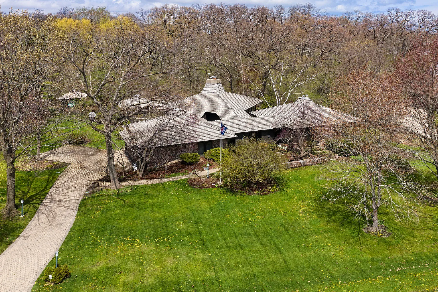 205 Oak Ln photo 1