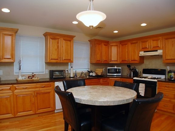 2nd image of 56 Newark Pl