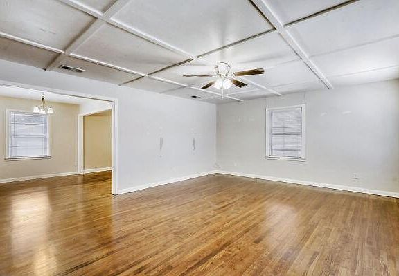 3rd image of 607 W North Loop Blvd