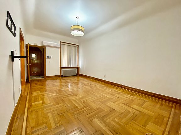 3rd image of 631 Crawford Ave #1A