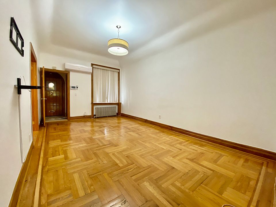 1st image of 631 Crawford Ave #1AL