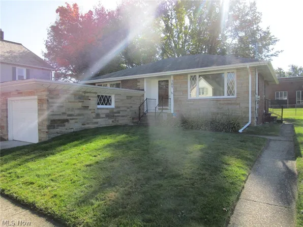 389 Jackson St, Conneaut, OH 44030