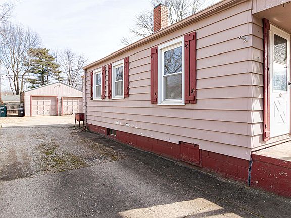 4th image of 302 Sherwood Dr