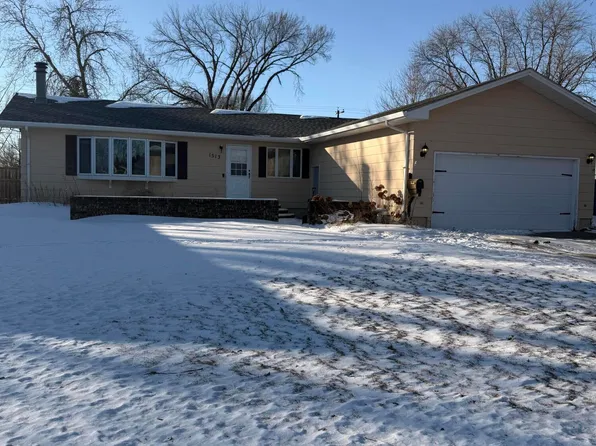 1513 5 1/2 Ave NE, Jamestown, ND 58401