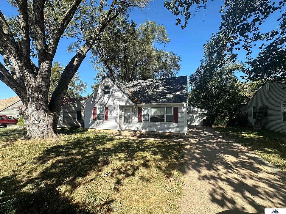 1st image of 404 W 30th Ave