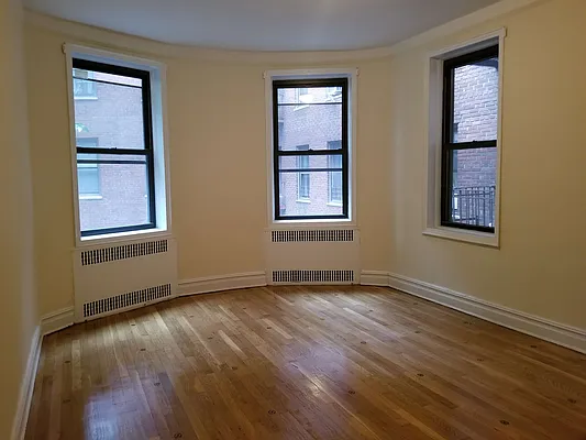 Rented by Max & Associates Realty Corp | media 17