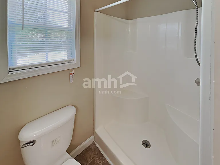 220 Remington Ct — Photo 13