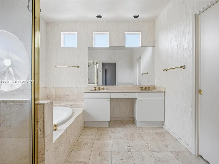 3722 NE 208th Ter — Photo 19
