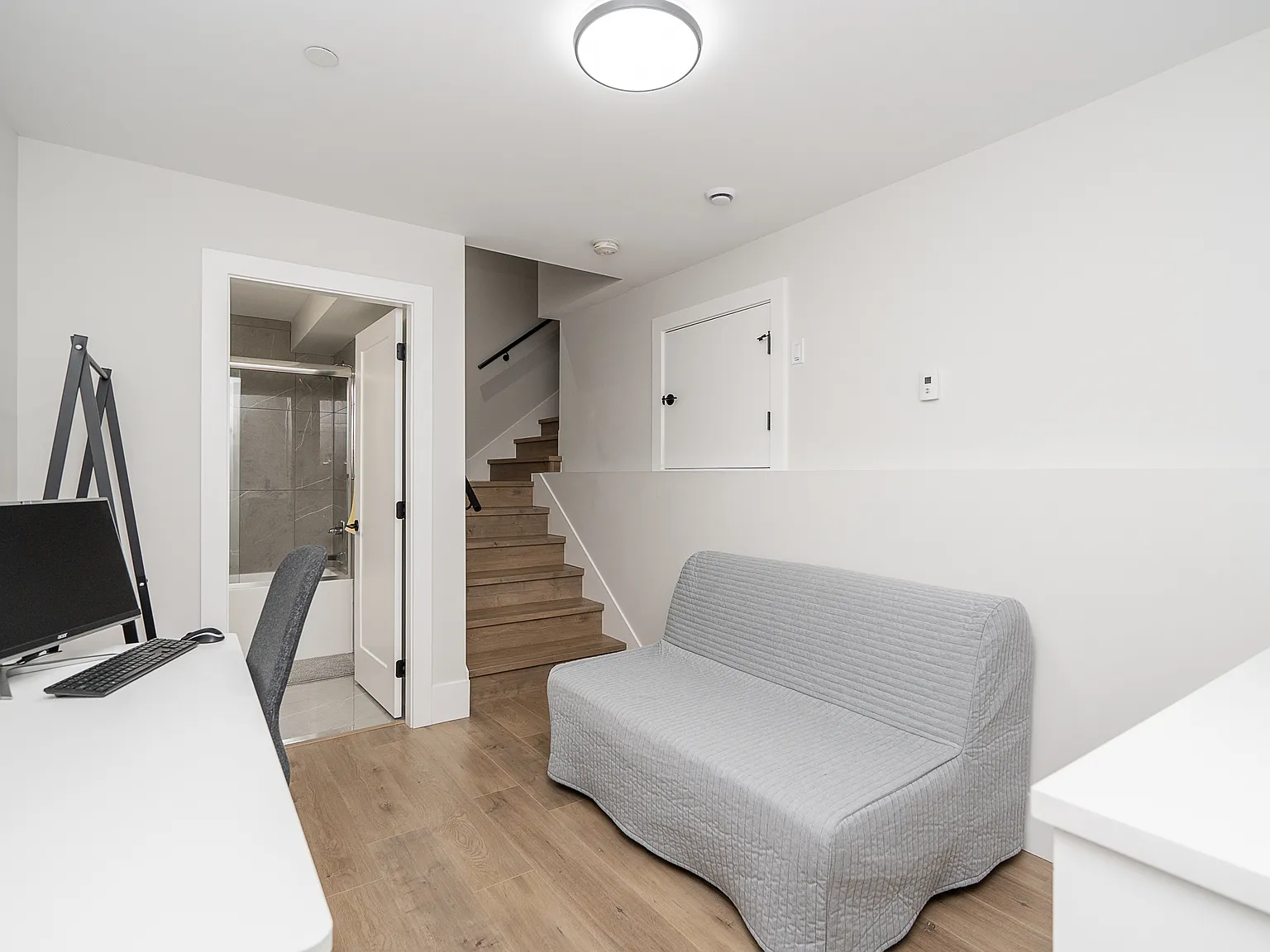 Studio, 300 sqft, $1,350 — Photo 3