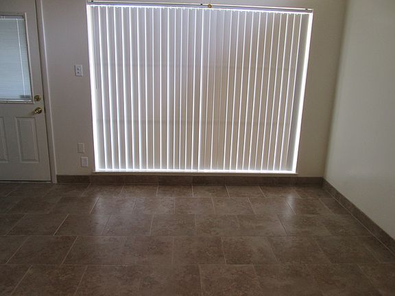 4th image of 1027 Holly Dr