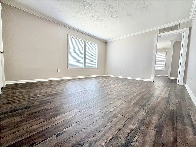 218 W 15th St #L — Photo 7