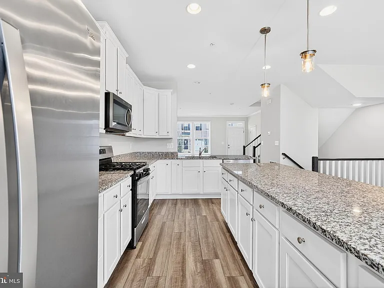 1017 Flester Ln — Photo 9