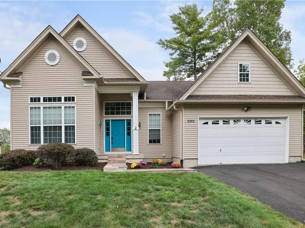 3285 Doral Ct, East Stroudsburg, PA 18302