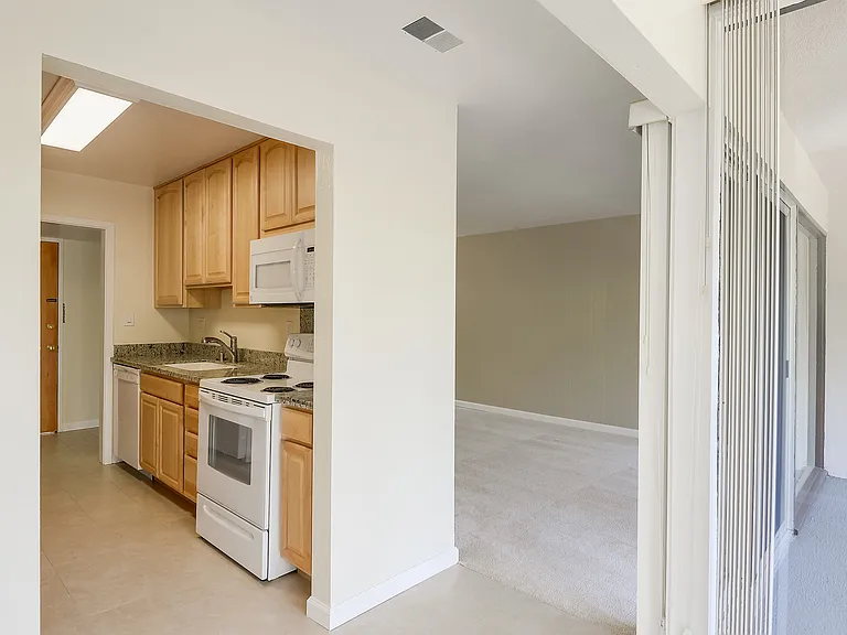 Parksquare Apartments — Photo 8