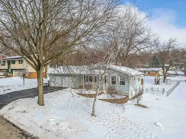 201 Hickory Dr, Mount Horeb, WI 53572