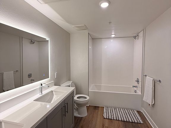 4th image of 742 Irolo St #401
