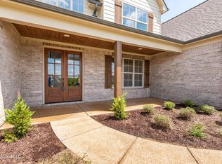 4882 Bakers Trail East Dr, Nesbit, MS 38651