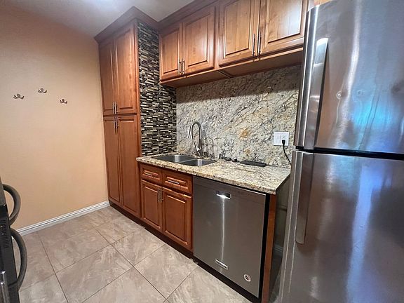 5th image of 259 N Capitol Ave Unit 203