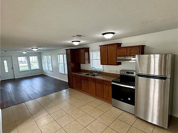 5th image of 824 Shady Ln